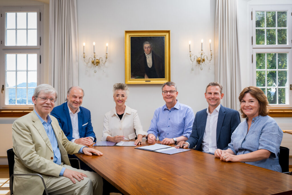 (von links nach rechts): François Geinoz, Roger Liebi, Regierungsrätin Carmen Walker Späh, Prof. Dr. Michael Schaepman, Prof. Dr. Dominique Jakob, Lisa Meyerhans Sarasin